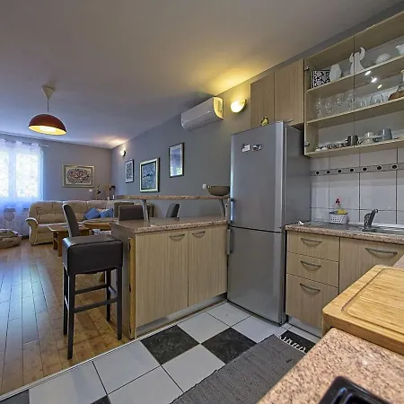شقة Two Bedroom Annika 4+0 بوستيرا