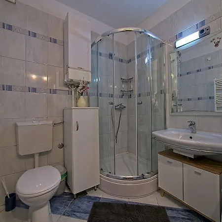 Two Bedroom Annika 4+0 *