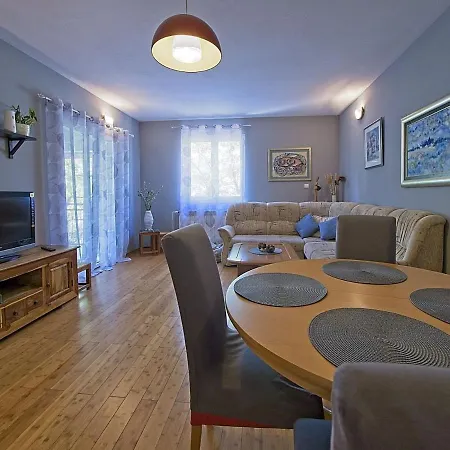 Two Bedroom Annika 4+0 شقة