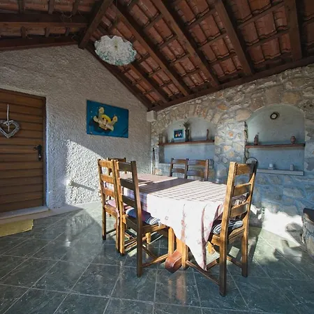شقة Two Bedroom Annika 4+0